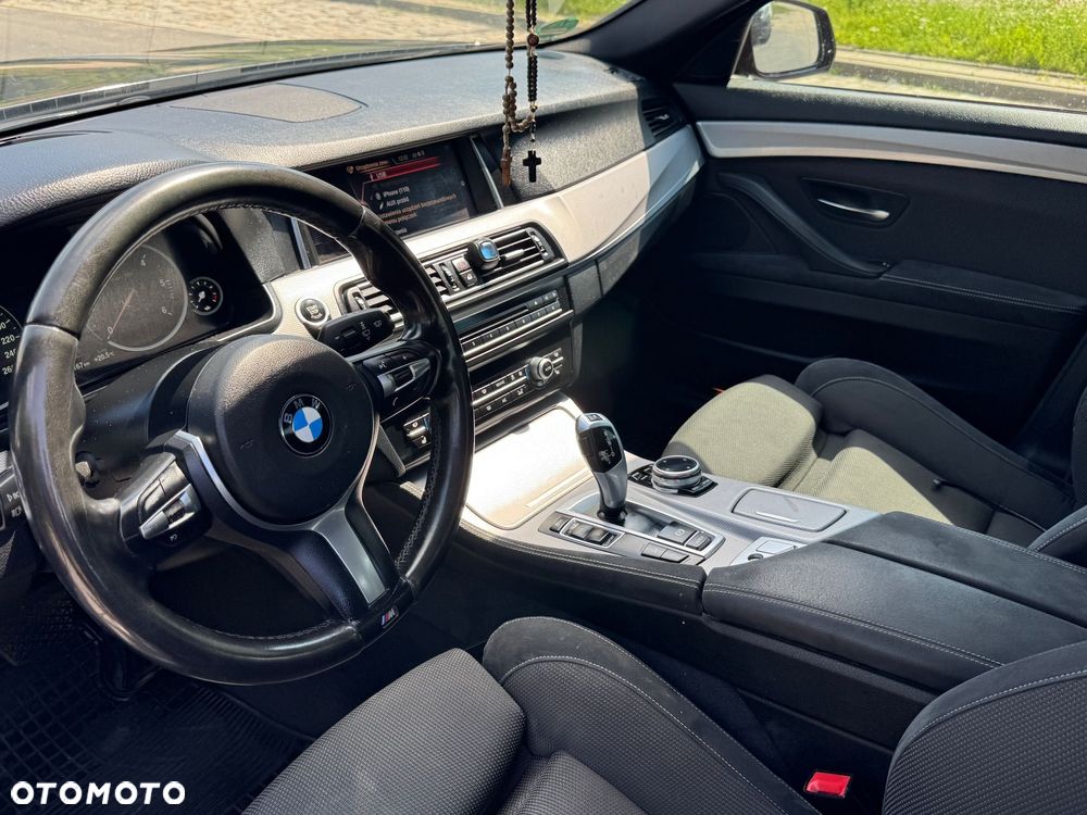 BMW Seria 5 525d xDrive - 9