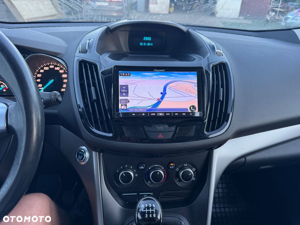 Ford Kuga 2.0 TDCi 2x4 Titanium - 11