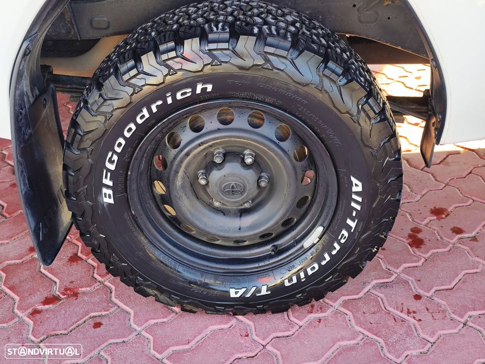 Toyota Hilux 2.4 D-4D 4WD CD CM - 17