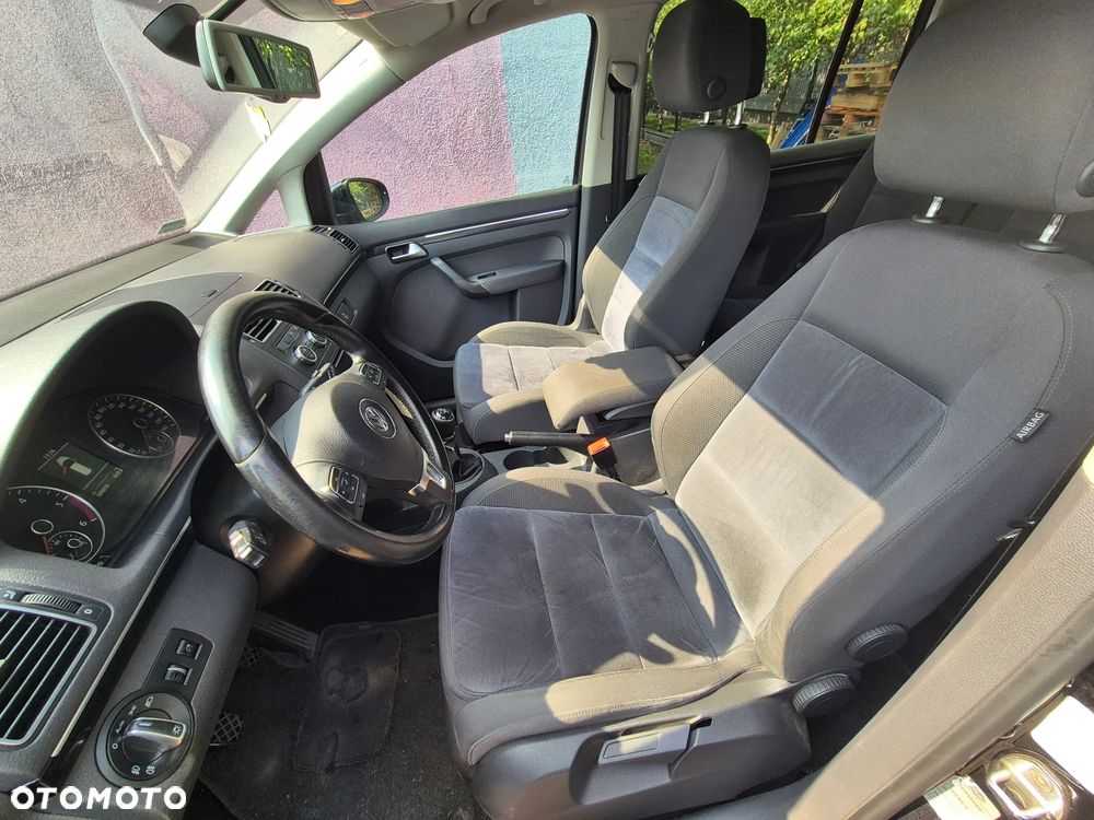 Volkswagen Touran 2.0 TDI DPF Highline - 11