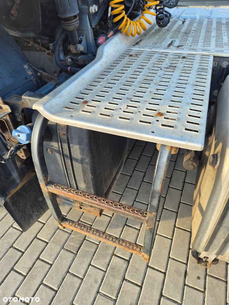 DRABINKA SCHODKI NA RAMĘ KOMPLET Z  PODESTEM DAF XF 106 , CF EURO 6 - 1