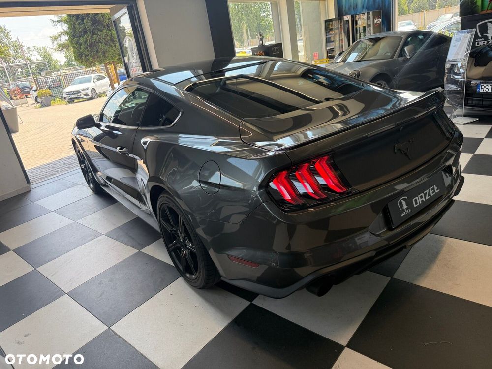 Ford Mustang - 8
