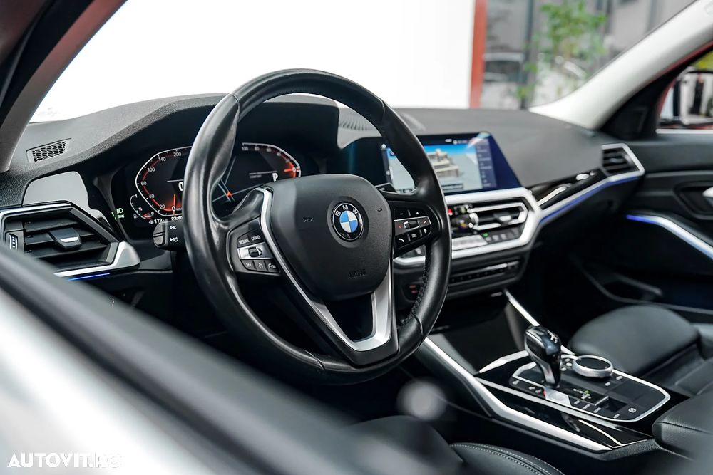 BMW Seria 3 318i Aut. - 12