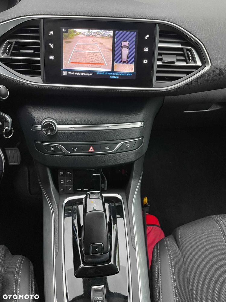 Peugeot 308 - 8