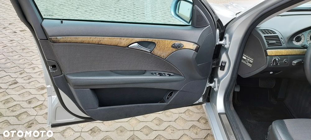 Mercedes-Benz Klasa E 200 Kompressor Automatik Avantgarde - 32