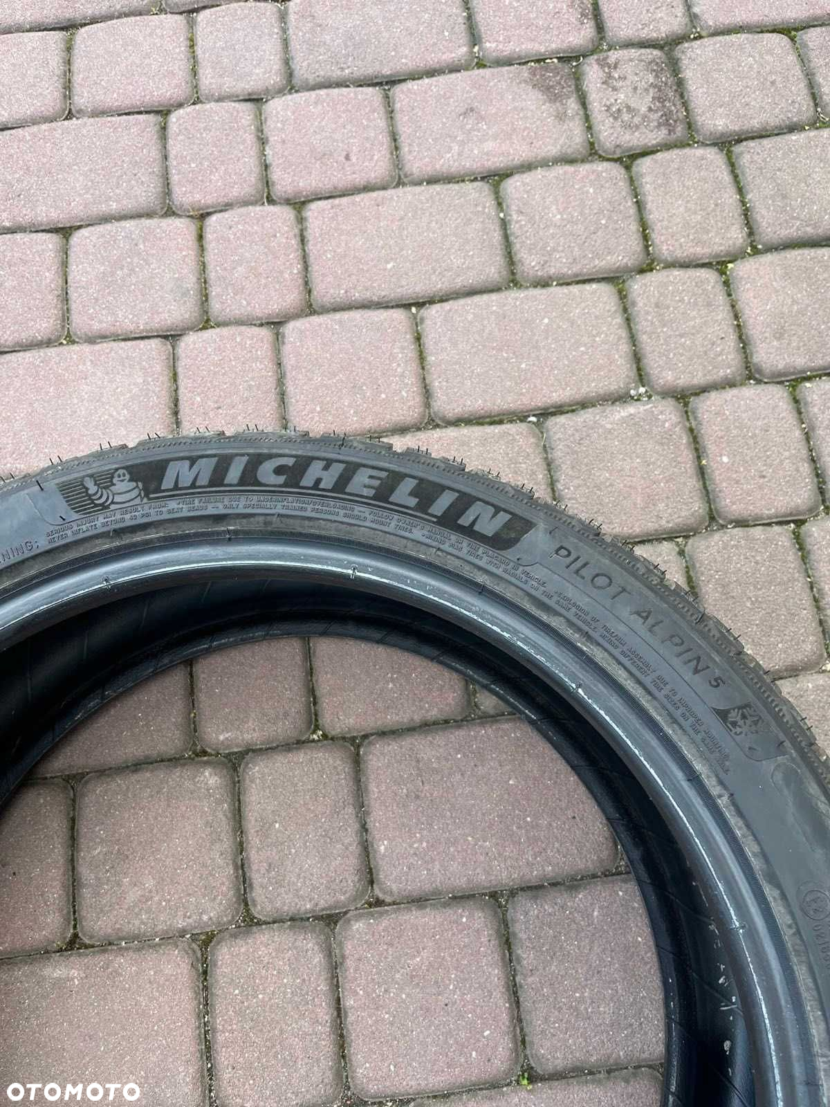 Opony Michelin Pilot Alpin 5 235/40/19 96 W XL  4x7mm - 8