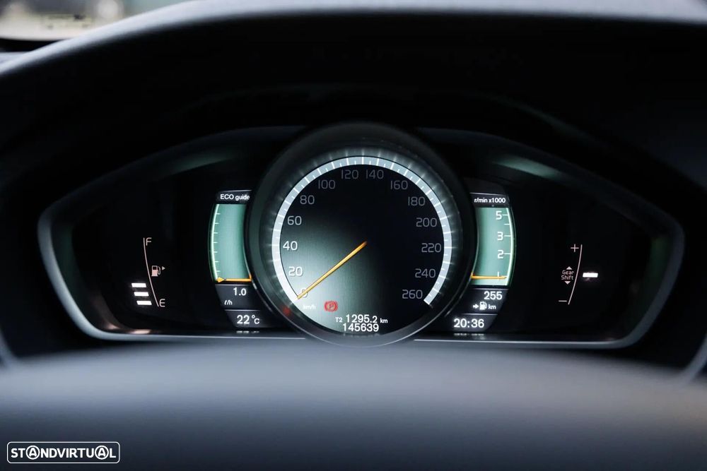 Volvo V40 1.6 D2 R-Design - 24