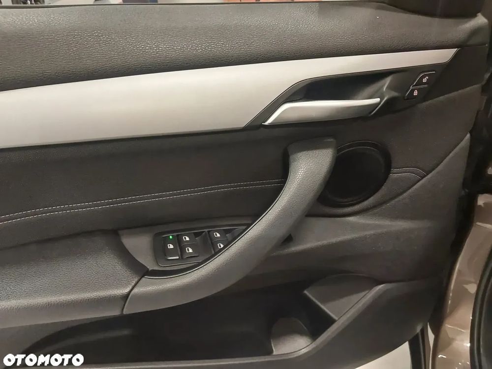 BMW X1 sDrive18i - 18