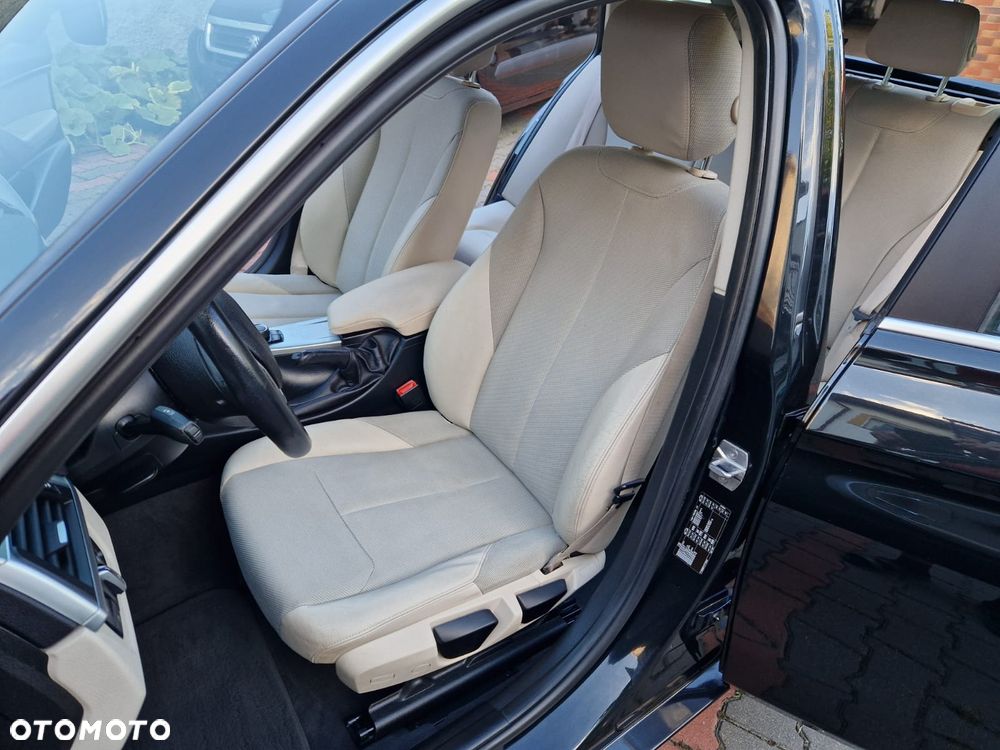 BMW Seria 3 320d Luxury Line - 14