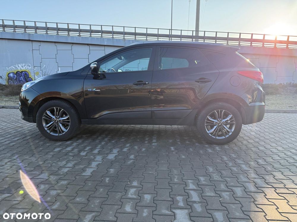 Hyundai ix35 1.7 CRDi 2WD blue Finale Gold - 23