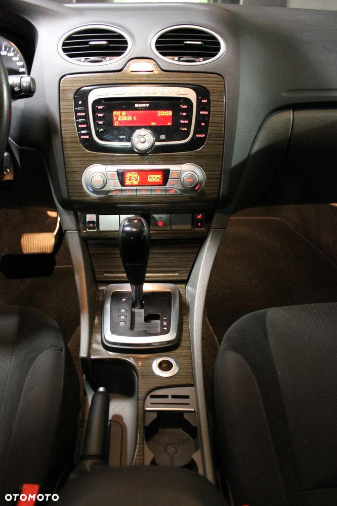 Ford Focus 2.0 Ghia - 14