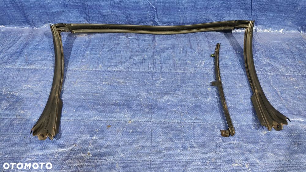 USZCZELKA SZYBY CZOŁOWEJ PRZÓD DACHU LISTWA LEWA A1727200078 A1726900039 MERCEDES SLC SLK R172 W172