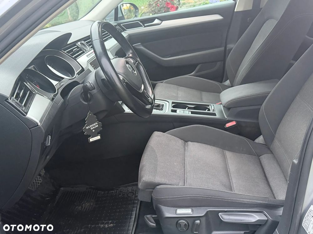 Volkswagen Passat - 11