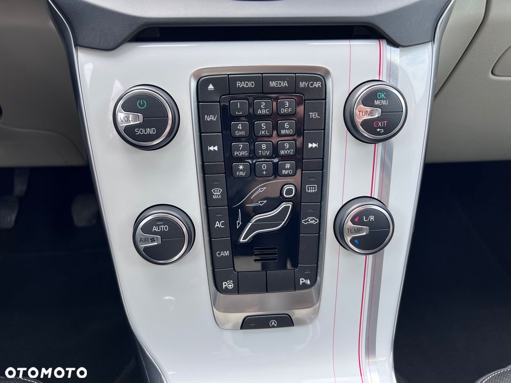 Volvo V40 D2 Momentum - 32