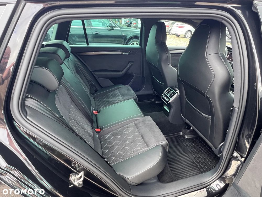 Skoda Superb 2.0 TDI 4x4 DSG Sportline - 22