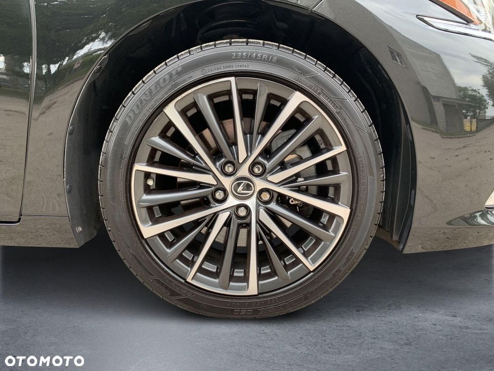 Lexus ES 300h Business Edition - 21