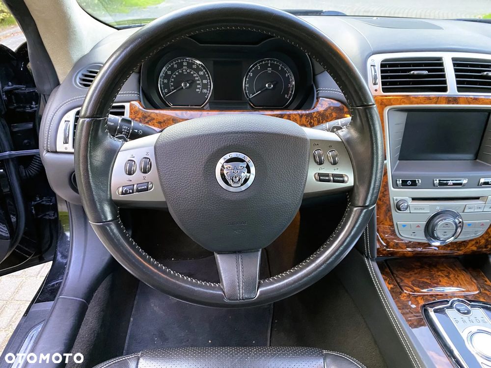 Jaguar XK 5.0 Coupe Portfolio - 17