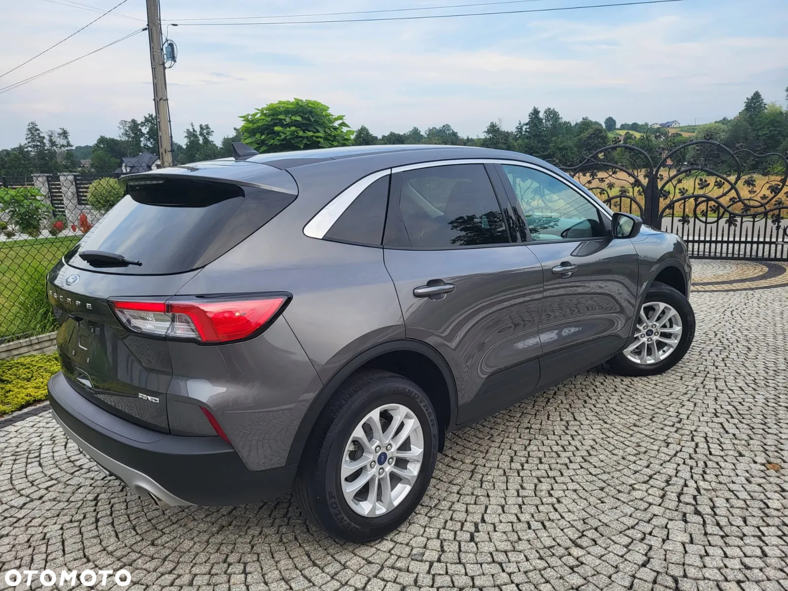 Ford Kuga - 10