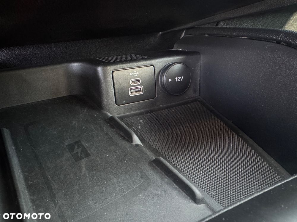 Ford Kuga 2.5 FHEV FWD Titanium - 24