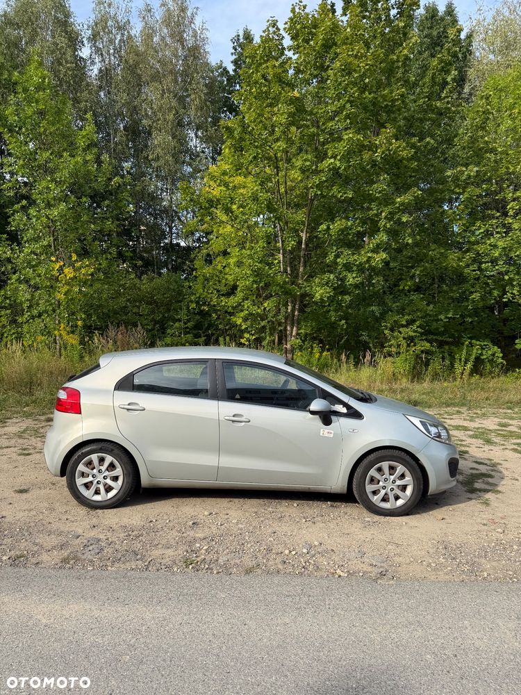 Kia Rio 1.2 L - 8