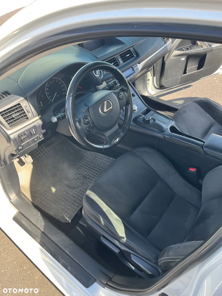 Lexus CT - 8