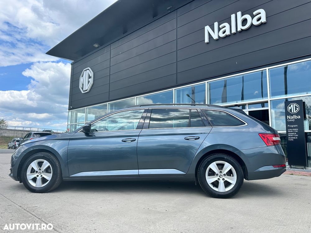 Skoda Superb 2.0 TDI DSG Ambition - 4