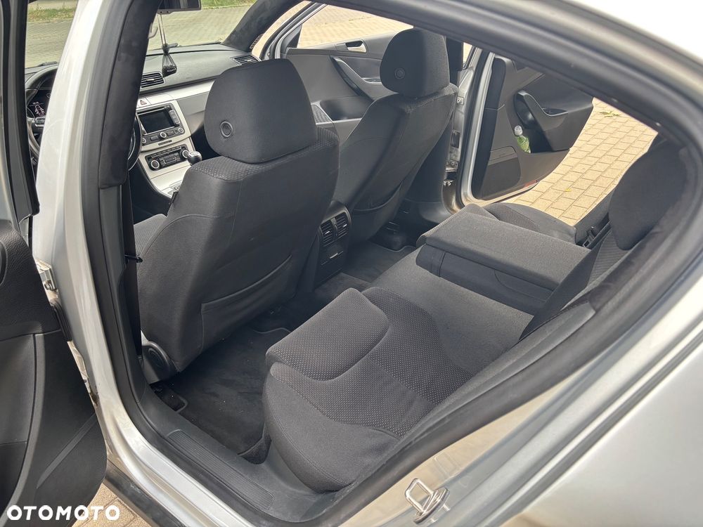 Volkswagen Passat 2.0 TDI DPF Comfortline - 8