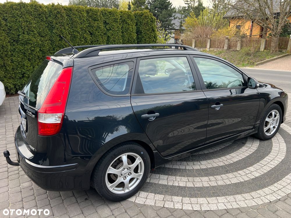 Hyundai i30 1.6 CRDi Comfort EU5 - 3