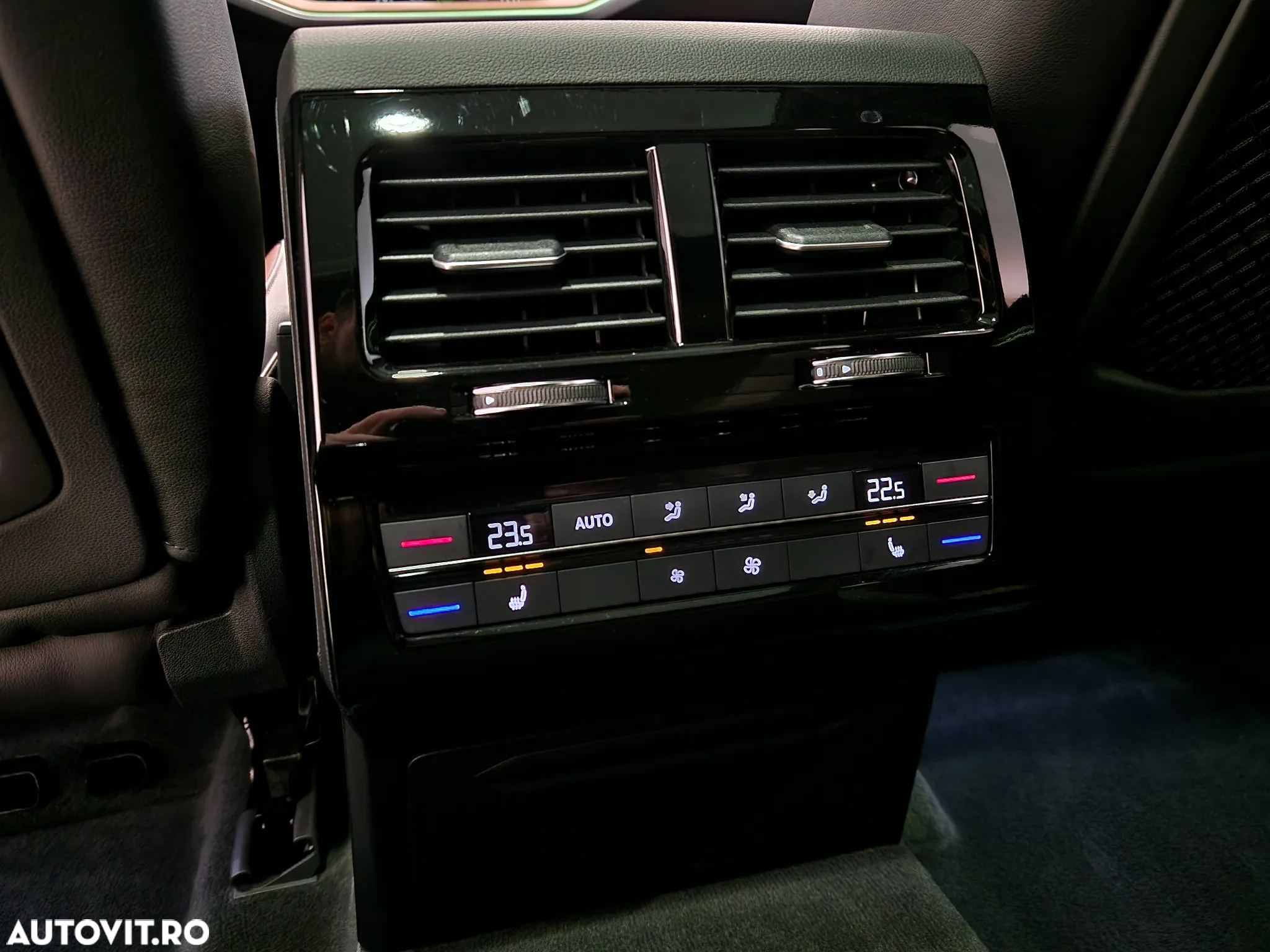 Volkswagen Touareg - 32