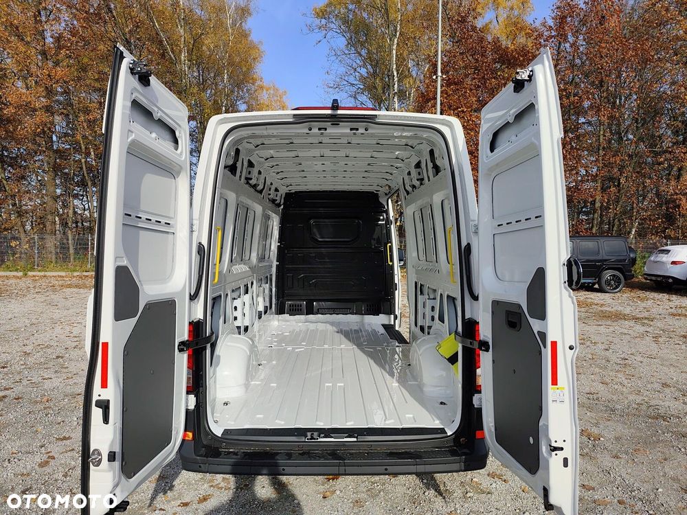 Volkswagen Crafter 35 Furgon z wysokim dachem silnik: 2,0 l EU6 SCR 177 KM, przedni 8-bieg.automatyczna, r.o : 4490 mm - 28