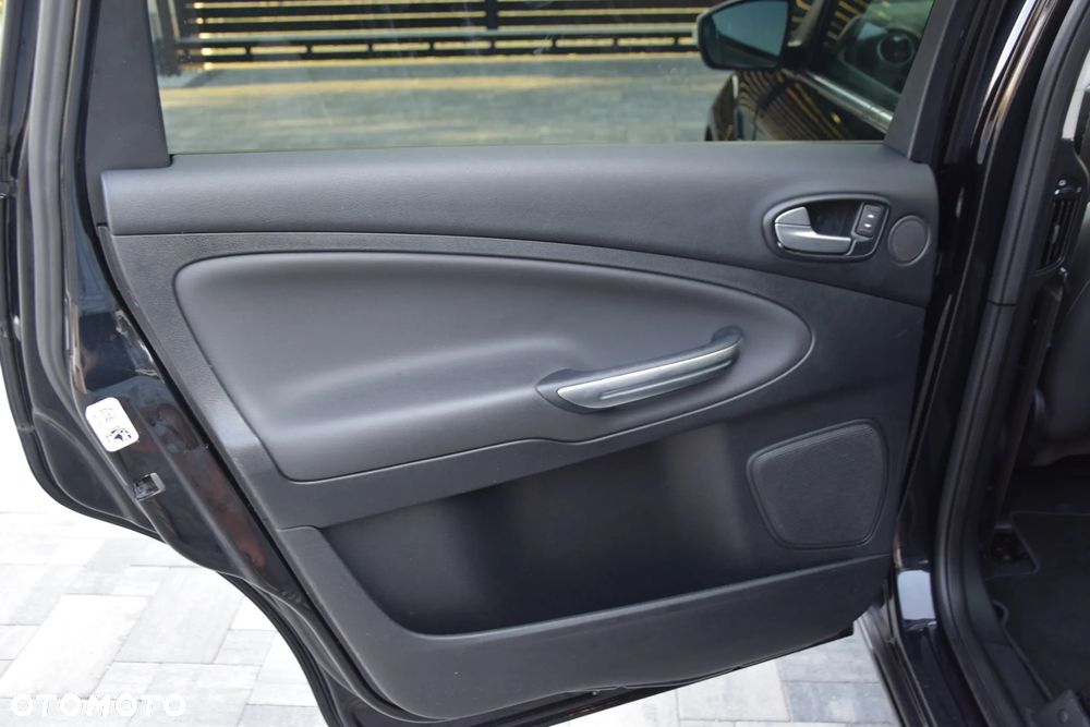Ford S-Max 2.0 TDCi DPF Titanium - 30
