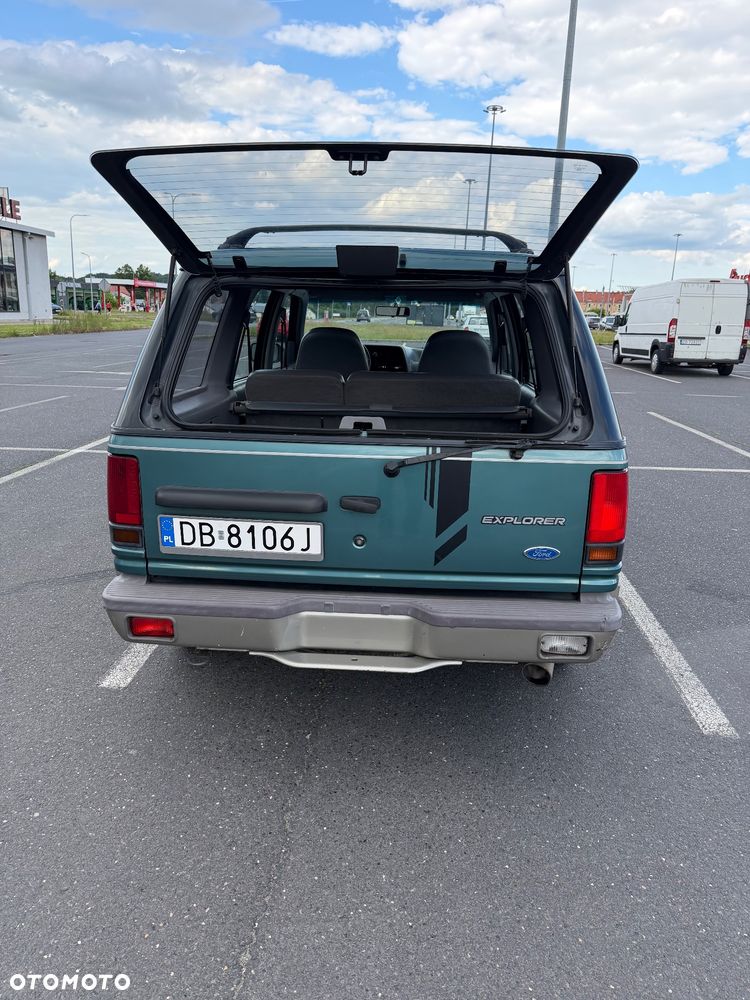 Ford Explorer Standard - 5