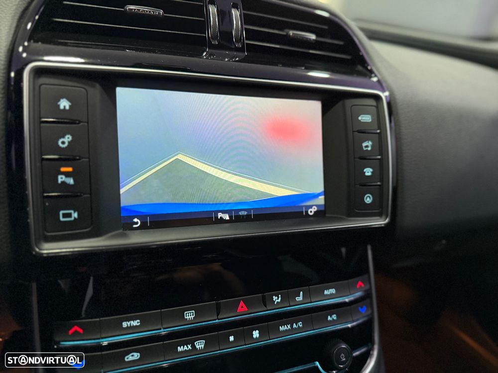 Jaguar XE 2.0 D R-Sport - 15