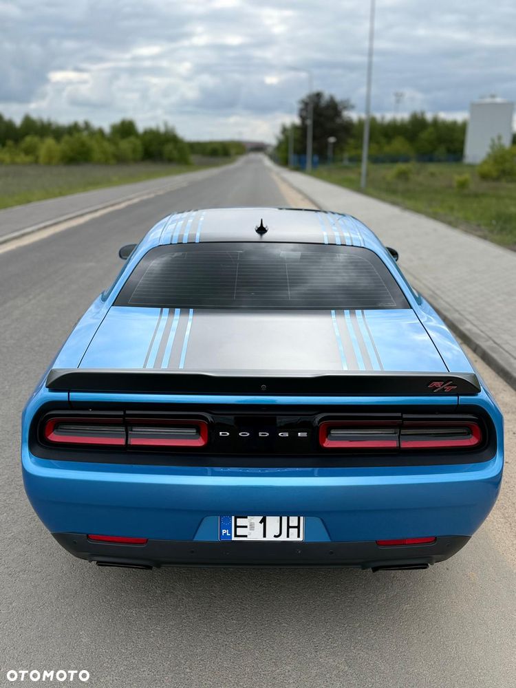 Dodge Challenger - 12