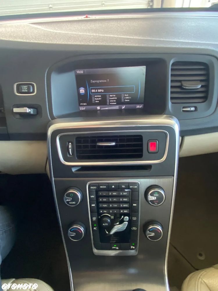 Volvo V60 D2 Momentum - 10