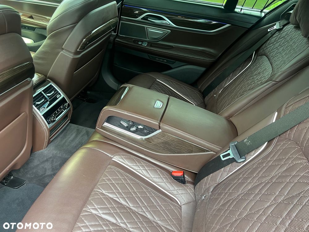 BMW Seria 7 745e - 6