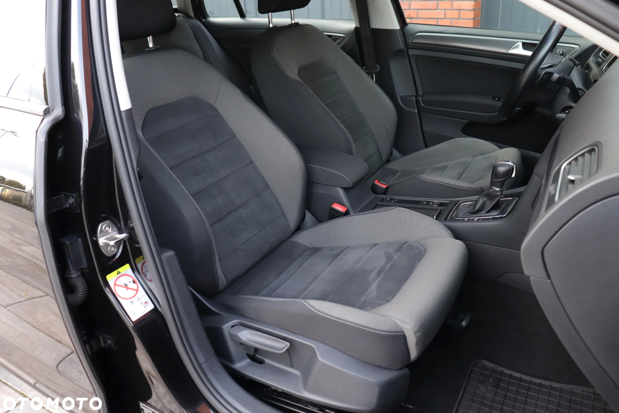 Volkswagen Golf 2.0 BlueTDI DSG Highline - 33