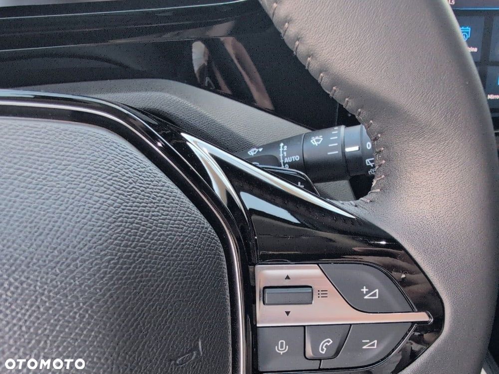 Peugeot 308 1.6 Hybrid PHEV Allure EAT8 - 24