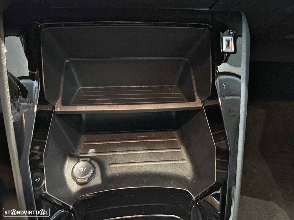 Peugeot 208 - 24