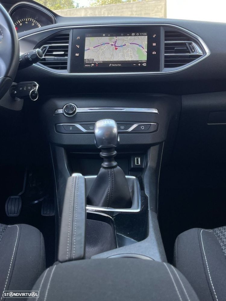 Peugeot 308 1.2 PureTech Business Line - 26