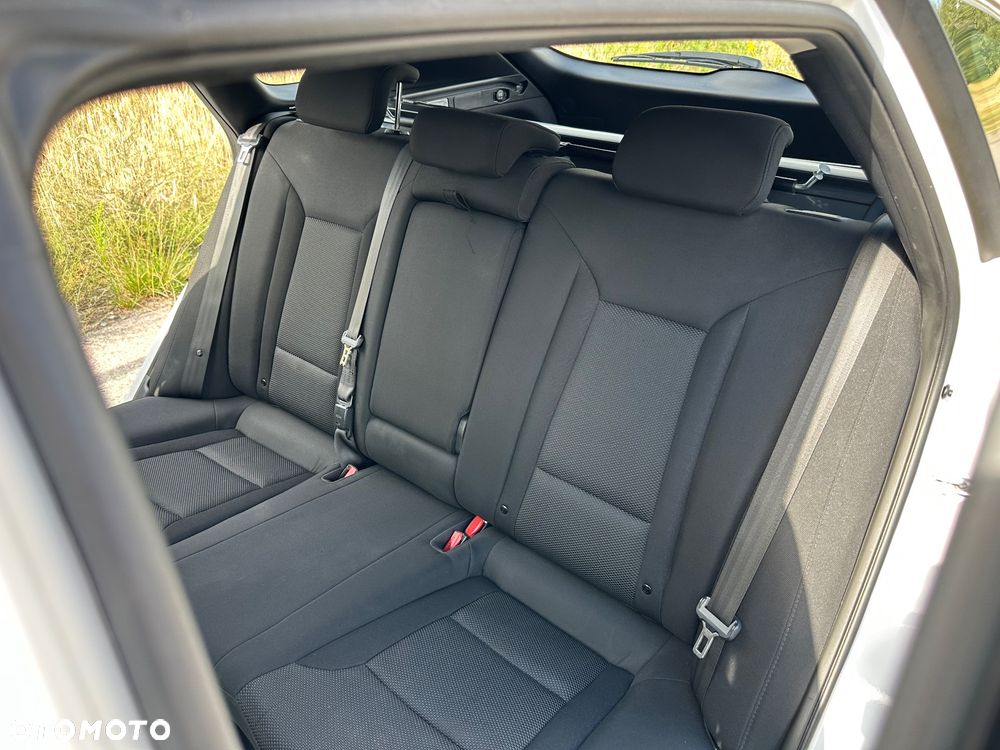 Hyundai i40 Kombi blue 1.6 Family - 36