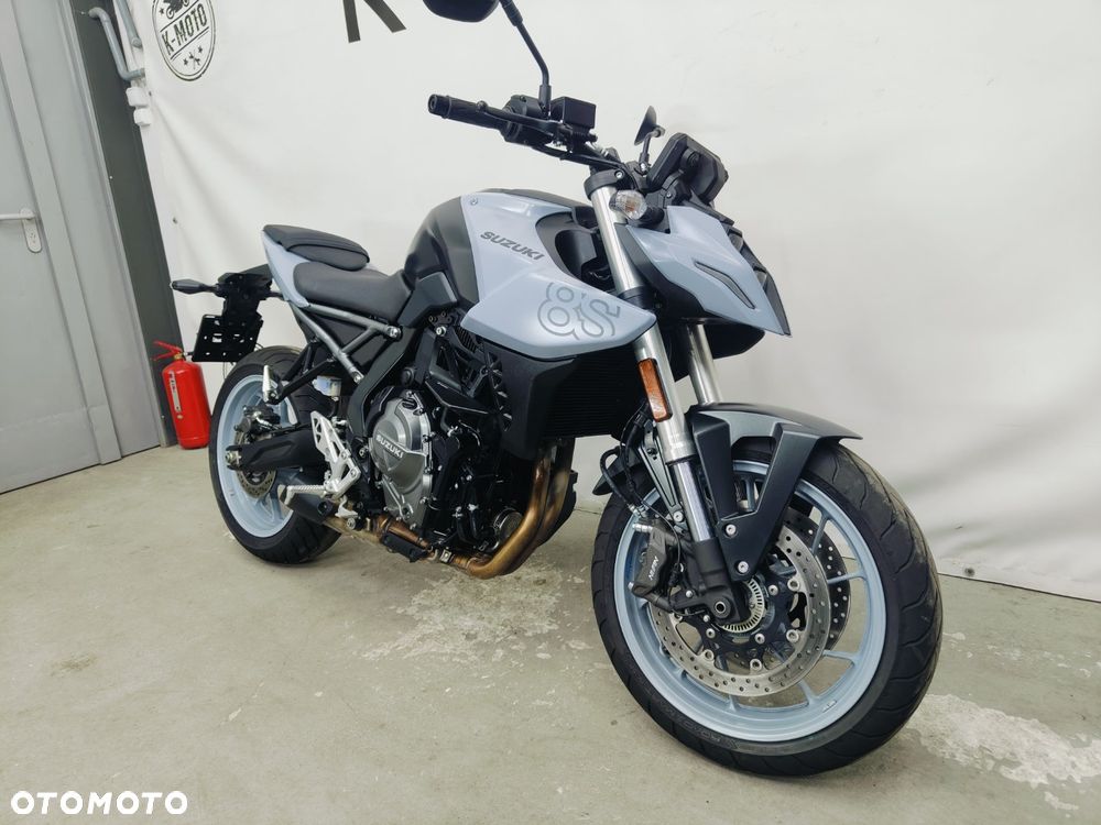 Suzuki GSX - 2