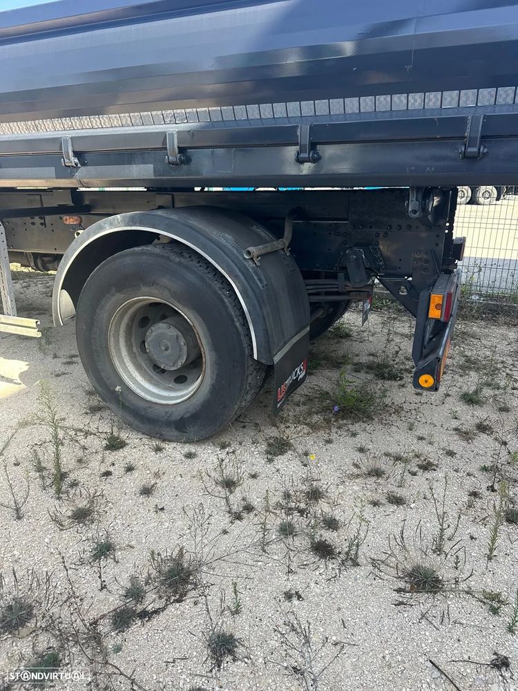 Iveco TRAKKER TRIBASCULANTE C/ GRUA COM COMANDO - 5