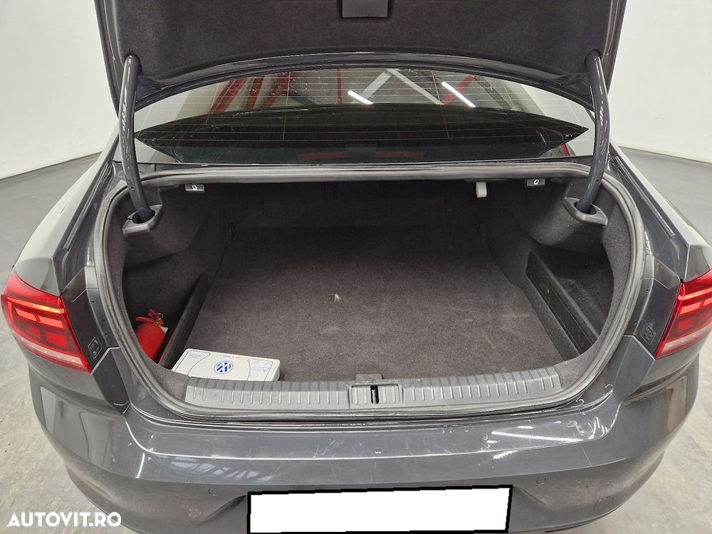 Volkswagen Passat 2.0 TDI DSG Comfortline - 4