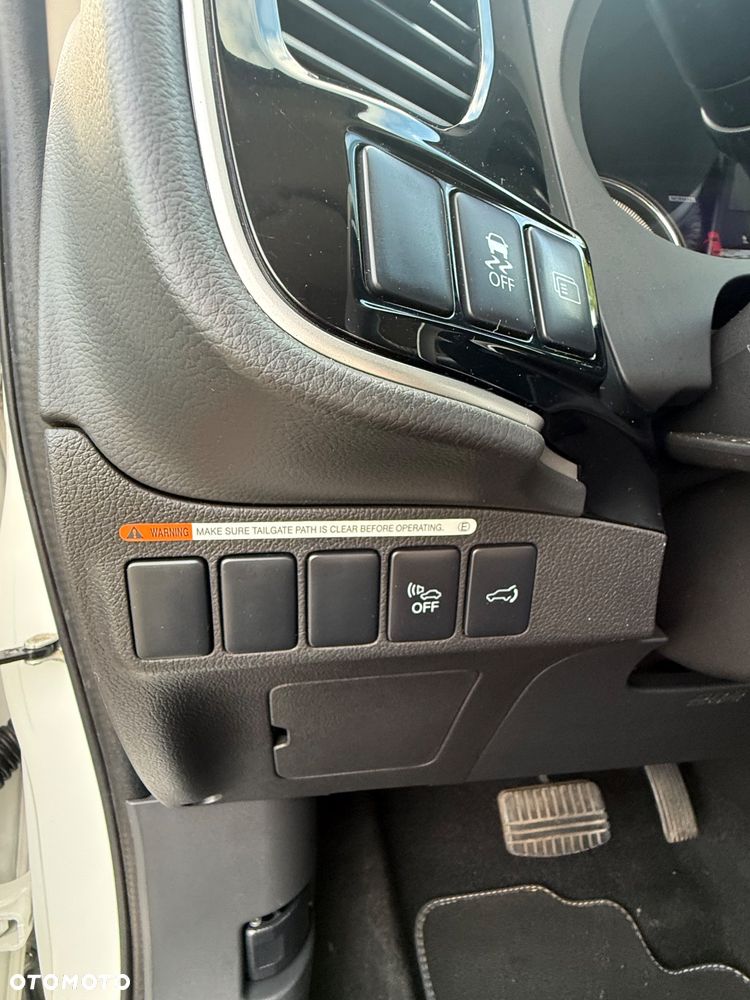 Mitsubishi Outlander 2.0 4WD Top - 20