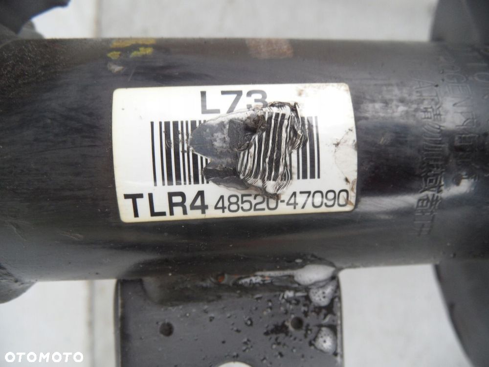 MCPERSON MCPHERSON ZWROTNICA LEWY PRZÓD TOYOTA PRIUS III CT200H 1.8 - 4