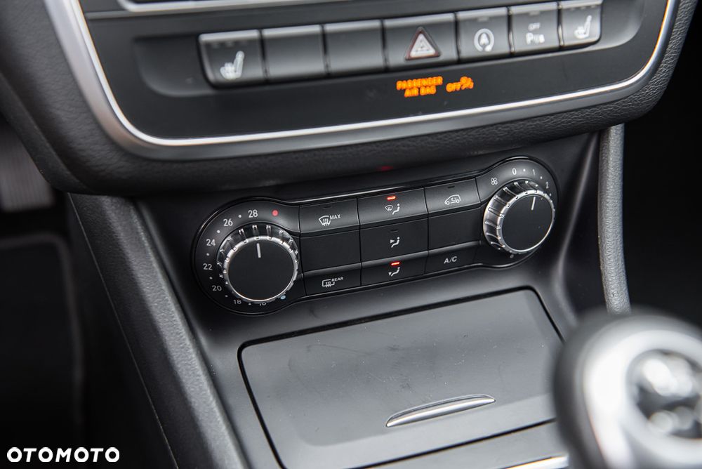 Mercedes-Benz CLA 180 UrbanStyle Edition - 22