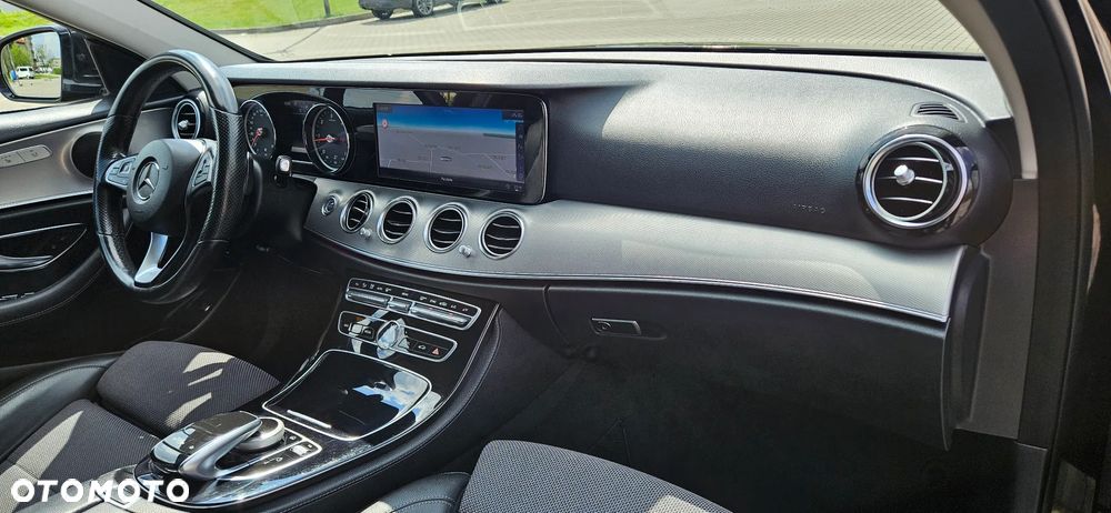 Mercedes-Benz Klasa E 220 d 4Matic 9G-TRONIC Avantgarde - 10