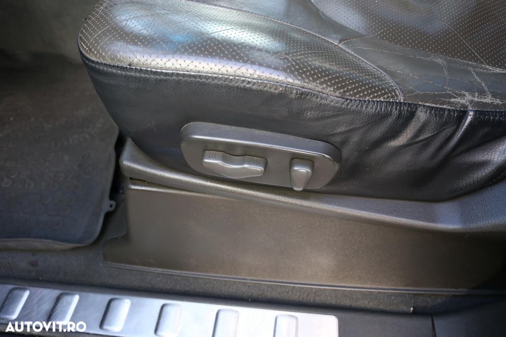 Nissan Pathfinder 2.5 dCi Premium - 26