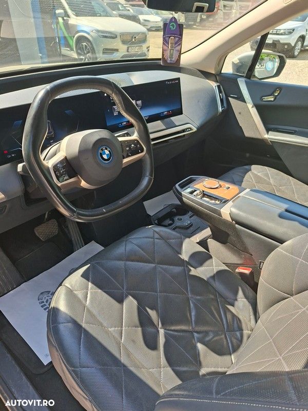 BMW iX xDrive40 - 6